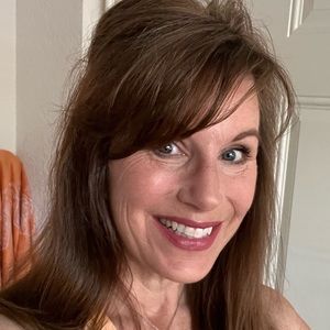 Meet your Posher, Lori